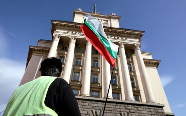 Транспортни работници блокират утре София с протест