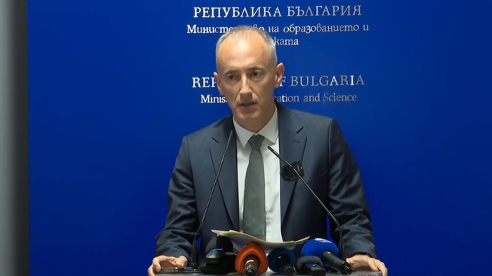 Красимир Вълчев: Свещеници няма да влизат в училищата