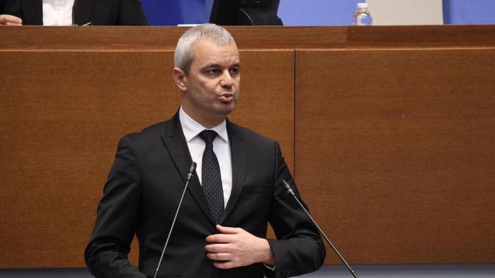 Костадинов към Киселова: Вие си позволихте да сте над Конституцията