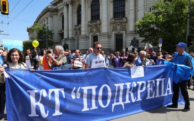Протестът на служителите на обществени медии блокира ключово кръстовище в столицата