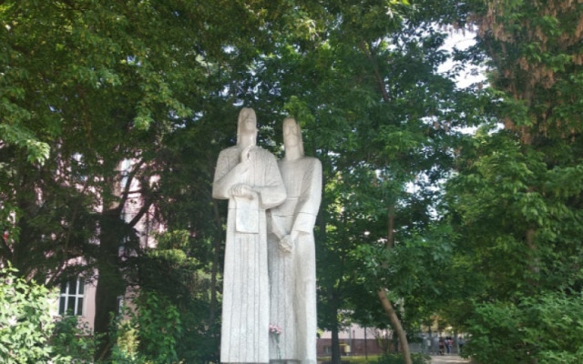 Празнични шествия и концерти в цялата страна
