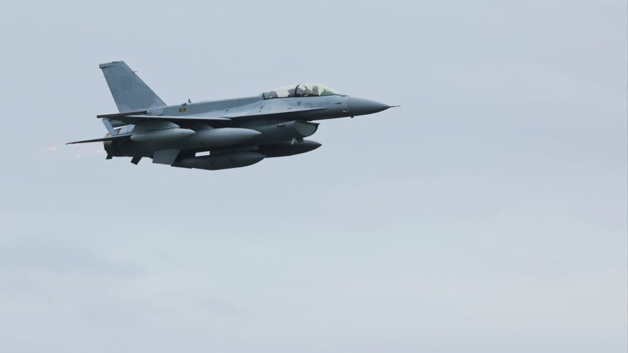 Българският F-16 полетя у нас!