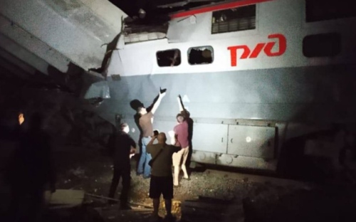 ЖП мост се срути в Брянска област, дерайлира влак, има загинали и много ранени