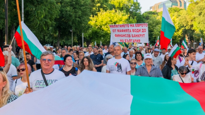 Протести и автошествия на „Възраждане“ в защита на лева в цялата страна