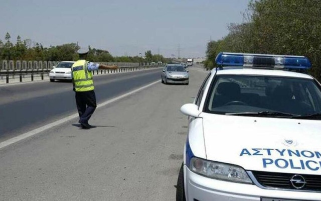 Глоби до 350 евро за хиляди шофьори по магистралите в Гърция