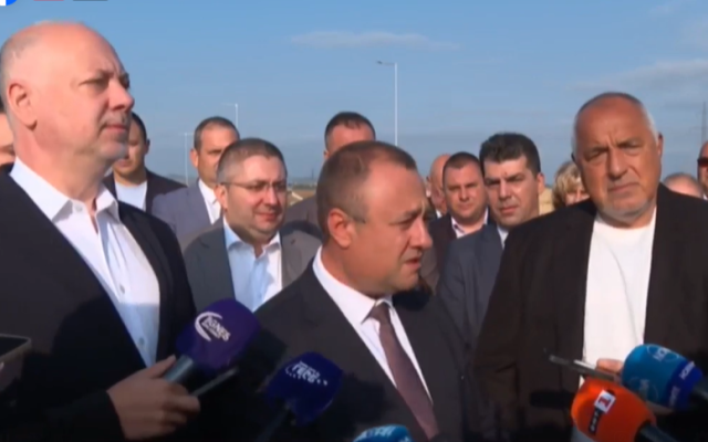 НА ЖИВО Пускат в движение последния участък от АМ "Европа"