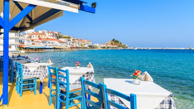 Цените в Гърция през септември: Основно ястие плюс безплатно узо до 14 евро, стая за двама до 50 евро