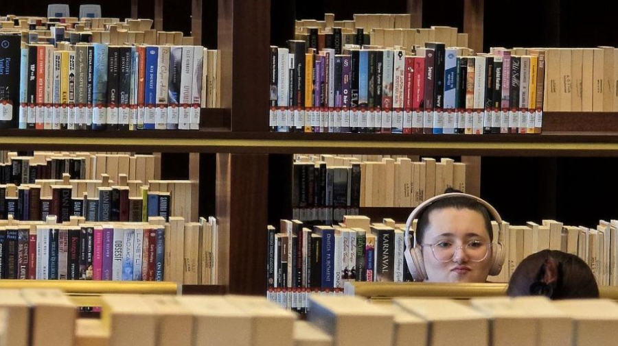 Книгоиздаването в България през 2024 г.: Кои жанрове водят класацията според НСИ