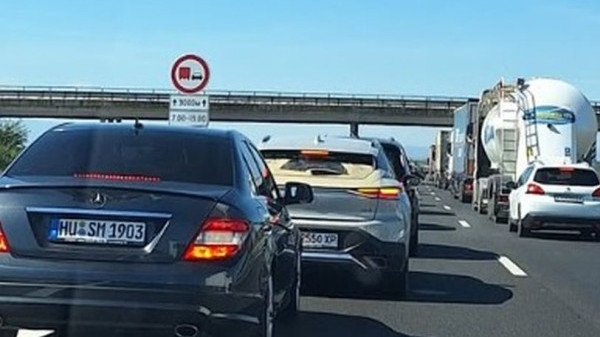 Километричните задръствания по АМ "Тракия" продължават