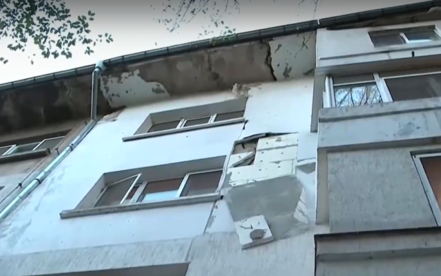 Паника в София: Блокове над строеж на метрото се цепят, хора няма къде да отидат