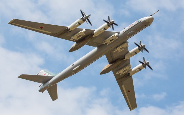 САЩ вдигнаха цяла флотилия военни самолети заради руски СУ-35 и Ту-95 до Аляска