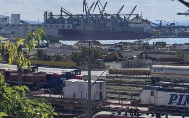 Двама души са открити мъртви в трюма на кораб на бургаското пристанище