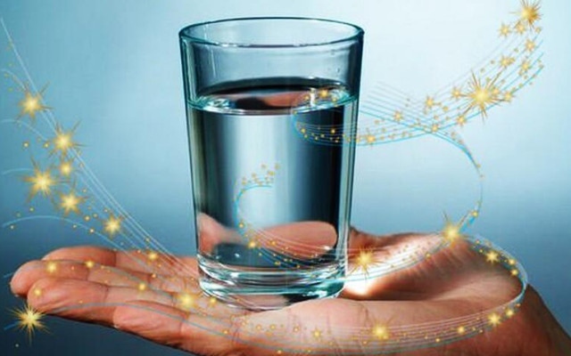 Пийте хапчетата с цяла чаша вода, ето защо