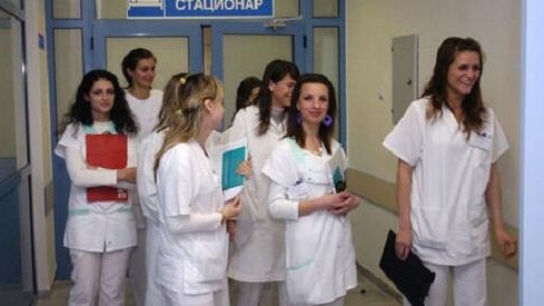Младите медици излизат на протест