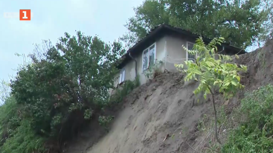 Трета къща се е срутила при свлачищата в Свищов