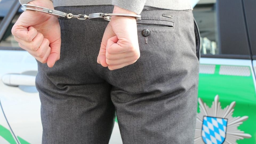 Трима българи са осъдени на затвор във Франция за източване на банкови карти, чрез скимиращи устройства