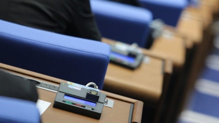 Депутатите отнеха от президента правото да назначава шефа на Разузнаването