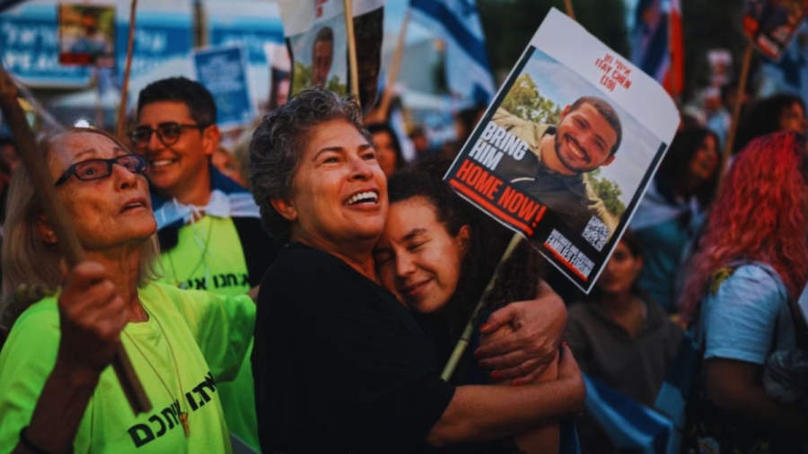 Хамас освободи първите седем израелски заложници