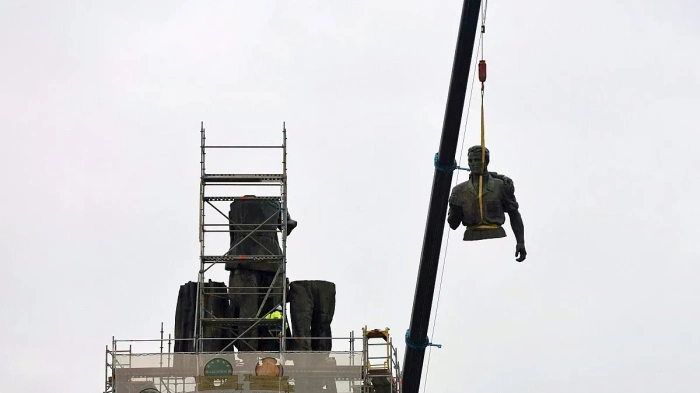 Предлагат паметник на Аспарух да замени монумента на Съветската армия