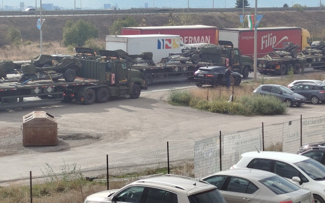 Меле с военен конвой и Jaguar в София