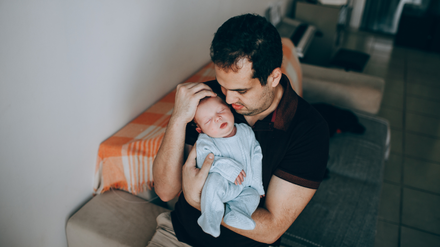 Предложение: Бащите на новородени да разсрочат полагащия им се отпуск за година