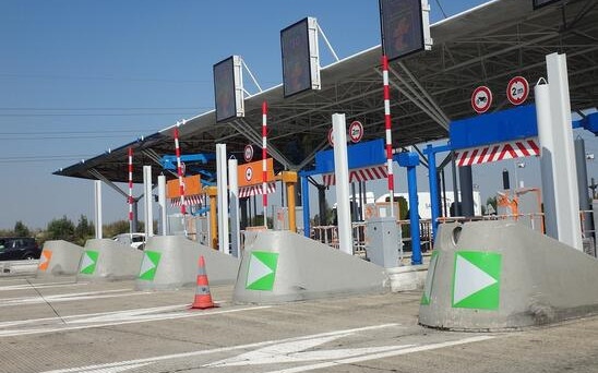 В Гърция спипаха нашенец, превозващ нелегални мигранти - дали му по € 4 000 на калпак