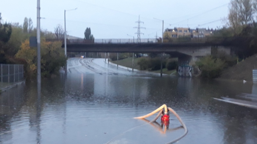 Четири трамвайни линии в София не се движат заради наводнение на ключов булевард