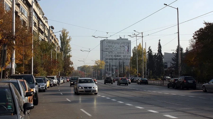 Потоп блокира кръстовище в София, камъни на пътя ОБНОВЕНА