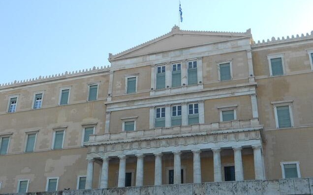 Депутат внесе в гръцкия парламент въпроси за "нагли български шофьори и просяци"