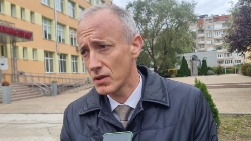 Вълчев обяви кога влиза в сила забраната за телефони в училищата