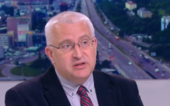 Проф. Светослав Малинов: Ако рафинерията в Бургас затвори, може да се стигне до предсрочни избори