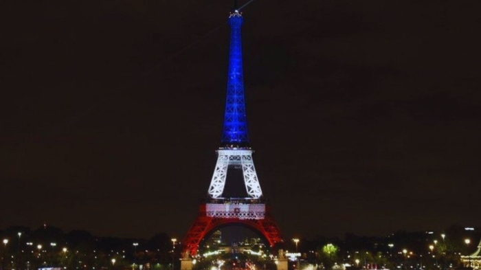 Паметни церемонии отбелязват 10-та годишнина от кланетата в Париж