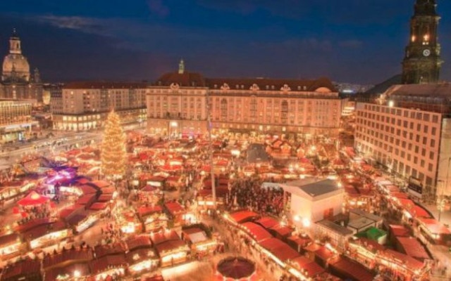 Коледният базар във Виена посреща гости на площада пред кметството