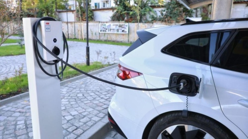 ЕС отпуска средства на България за зарядни станции за коли и камиони