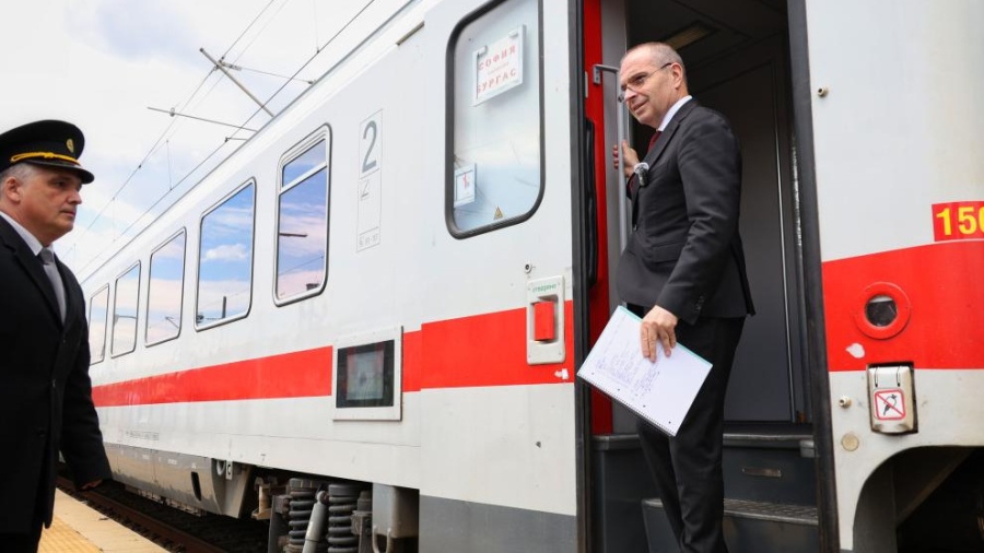 Предложение: Единен електронен билет за влак автобус, самолет и воден транспорт