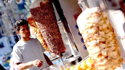 Турция започна засилени проверки на уличната храна след случаи на хранителни отравяния