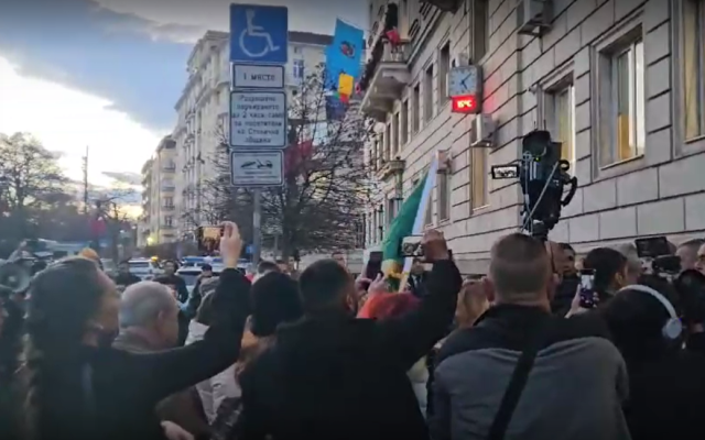 Протестиращи: Двойното поскъпване за паркиране в зоните е рекет