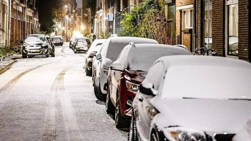 Сняг натрупа до София. Европа е в снежен капан