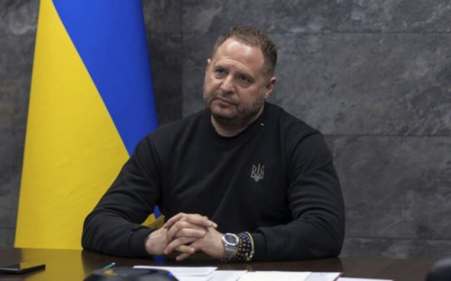 Разследваният за корупция Андрий Ермак отива на фронта