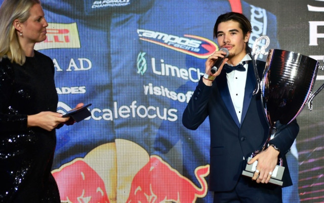 Никола Цолов получи трофея за второто си място във Формула 3