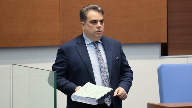 Асен Василев към премиера: Подайте оставка! Не карайте площада да стига до ексцесии!