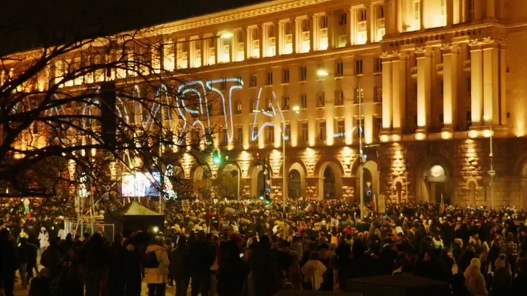 НА ЖИВО Протестът срещу властта в София и страната ОБНОВЕНА