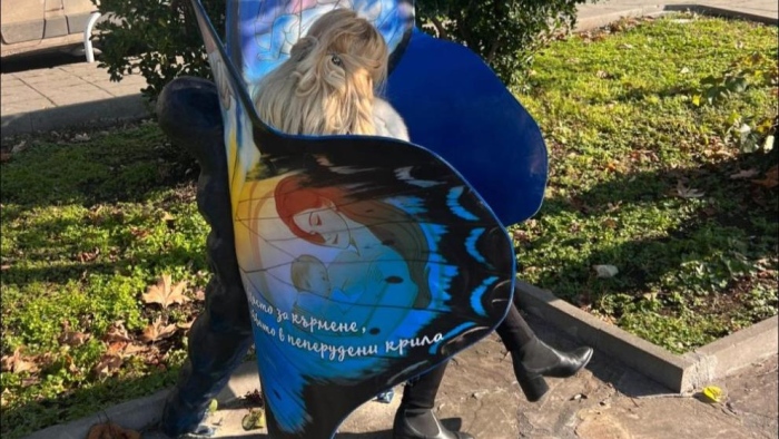 И Поморие вече има красива пейка за кърмене, обвита с крила на пеперуда