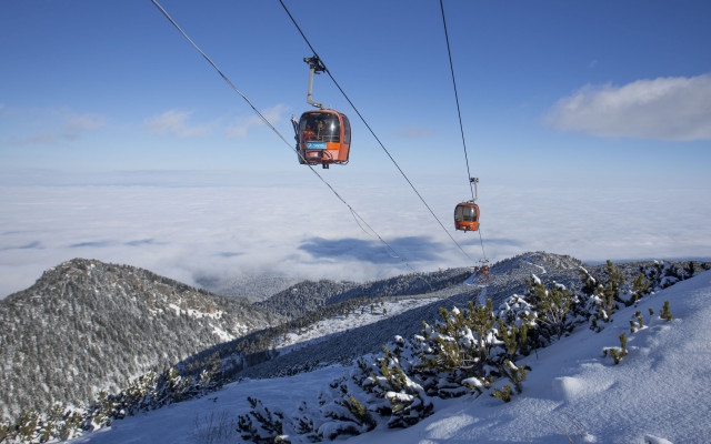 Лифтовете в Боровец заработиха, но снегът е малко