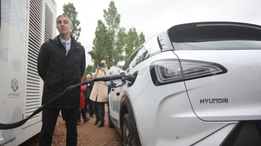 Изграждат станции за зареждане на електромобили по „Тракия“