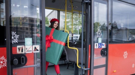 Безплатни празнични обиколки с ретро „Коледен автобус“ в София