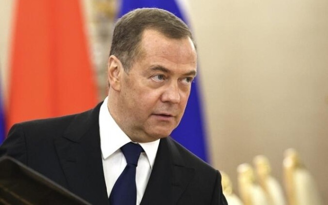 Медведев: Зеленски ще трябва да се укрива до края на безполезния си живот