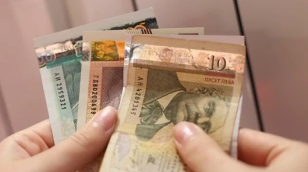 Квартални магазини връщат левове напук на закона