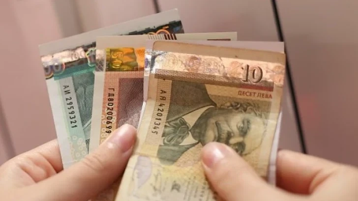 Квартални магазини връщат левове напук на закона