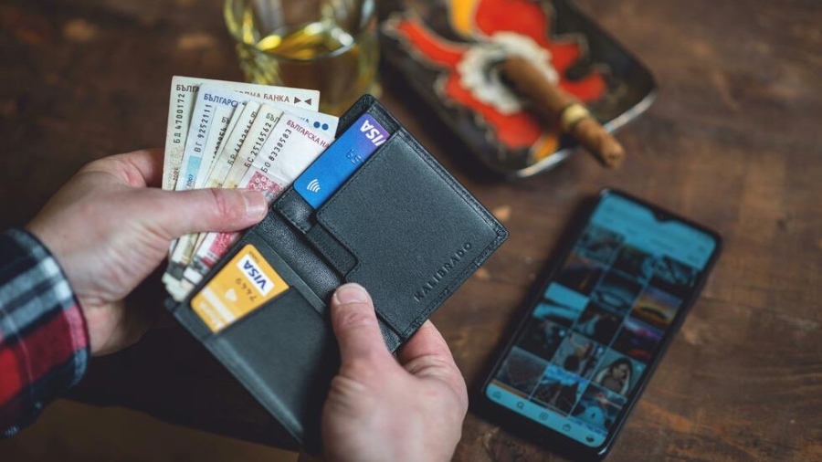 Подаваме данъчните декларации с данни в левове, а плащаме налога в евро